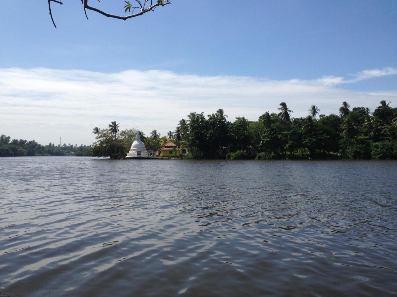 Lake Life Villa Ambalangoda  Bagian luar foto